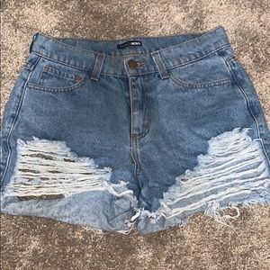 Bum rip denim shorts